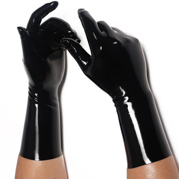 Short latex gloves